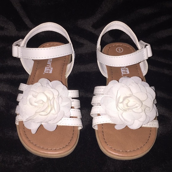 Smartfit Other - Smartfit Sz Yth 9 adorable wht sandals w flower